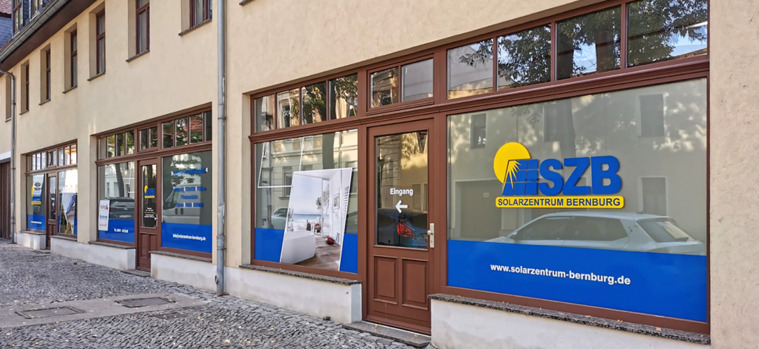 Schaufensterfolierung Solarzentrum Bernburg